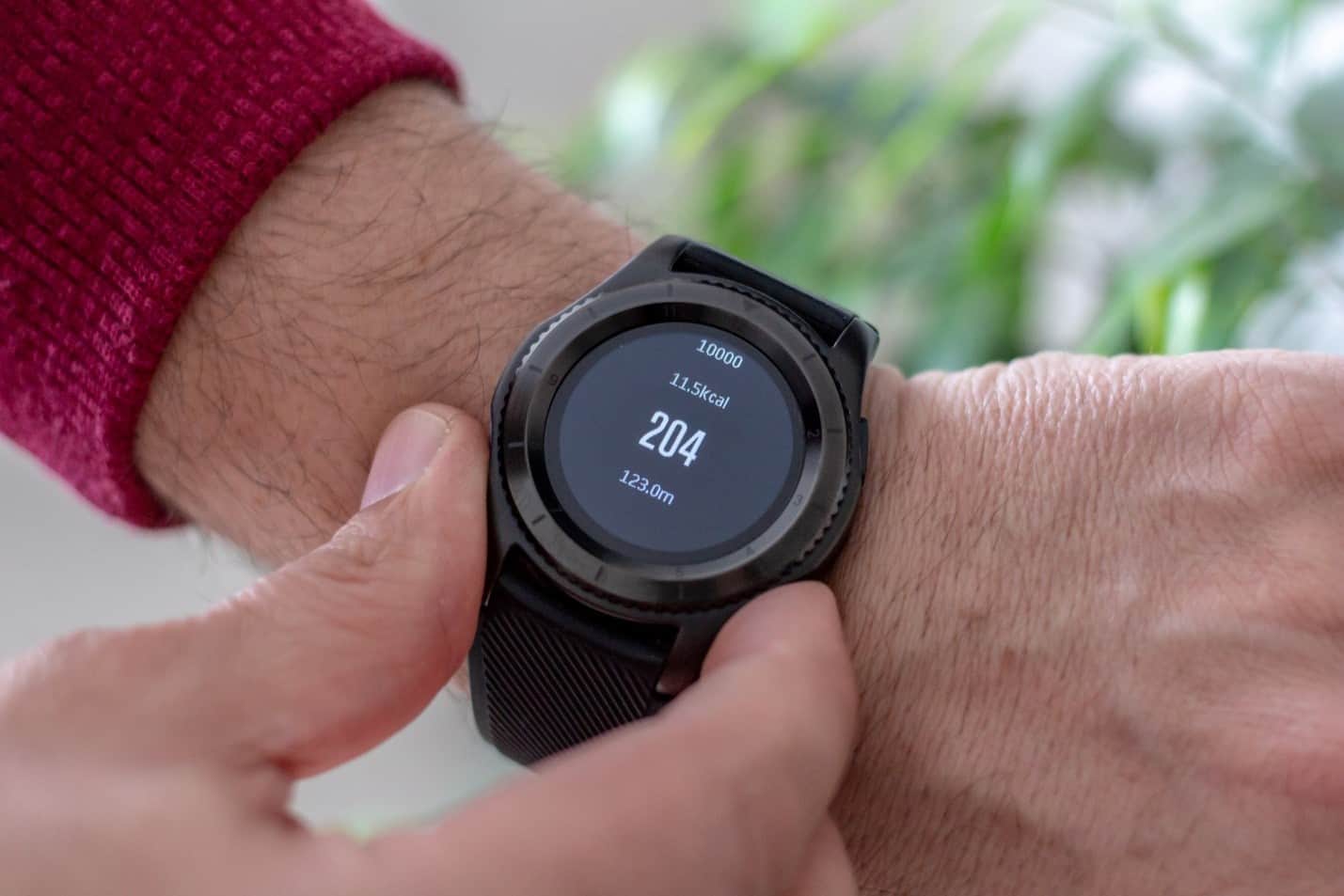 how to use a smartwatch safely
