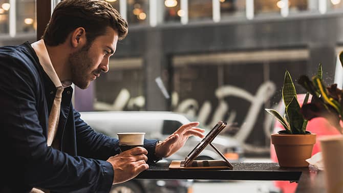 밖에서 인터넷을 사용할 때는 잠재적인 이블 트윈 Wi-Fi 연결에 특히 주의해야 합니다.